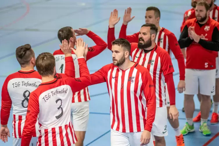 Die TSG-Faustballer starten motiviert in die Hallenrunde. 