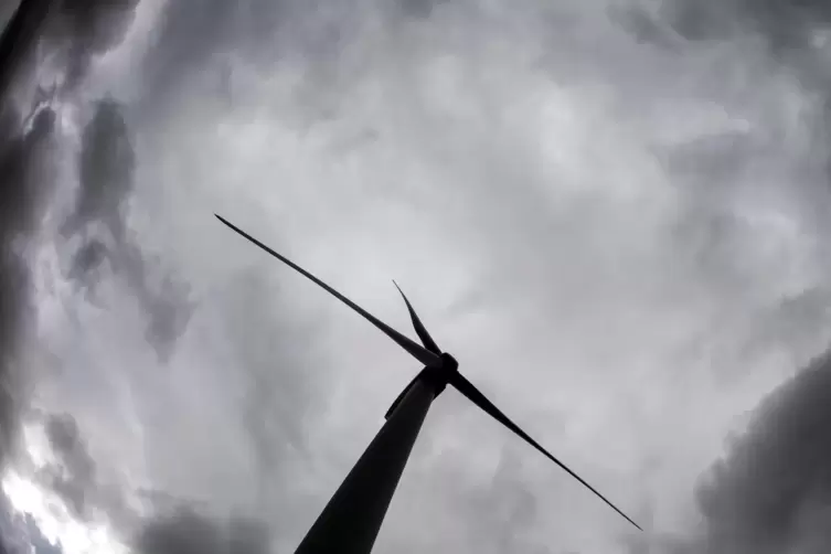 Die dichten Wolken vom Wochenende bedecken auch in der neuen Woche den Himmel über Rheinland-Pfalz. 