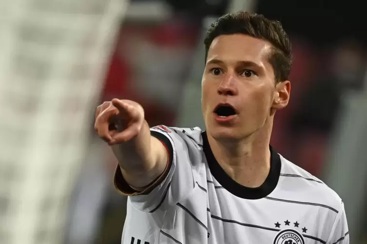 Bundestrainer Hansi Flick entfacht den Konkurrenzkampf: Er holte Julian Draxler zurück ins Team.