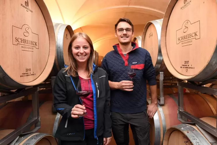 Julian und Patricia Schreieck ziehen künftig mit Patricias Schwester Jana die Strippen im Weingut Schreieck. 