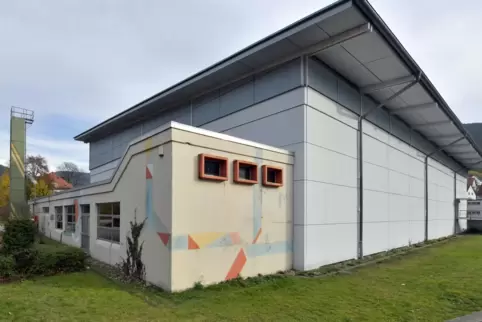 In die Jahre gekommen: Sporthalle der Realschule plus am Speyerbach.