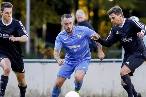 Eine knappe 1:2-Heimniederlage setzte es Anfang September im Mittwochspiel für die SG Bechhofen/Lambsborn (in Schwarz) gegen den