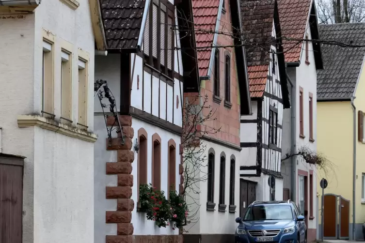 Giebelständige landwirtschaftliche Anwesen prägen den Wollmesheimer Dorfkern.