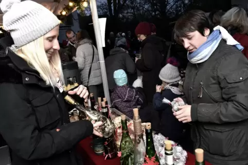 Glühwein trinken und kleine Geschenke kaufen: Das geht in diesem Advent weder auf dem Neuköllner Platz, wie hier 2018, noch in d