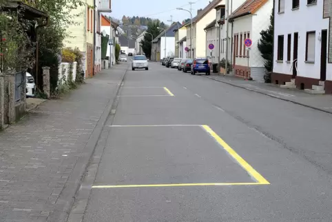 Zeigen die temporären gelben Parkbuchten Wirkung und kommen bei den Anwohnern gut an, sollen permanente weiße Markierungen folge
