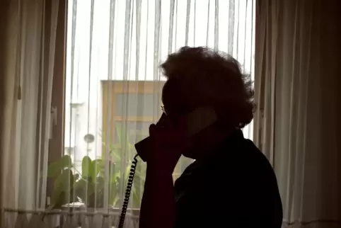 Häufig sind ältere Menschen Opfer der Telefonbetrüger. 