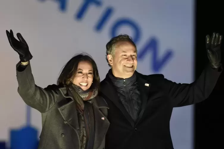 Sie haben Geschichte geschrieben: Kamala Harris und ihr Mann Doug Emhoff, hier gemeinsam im Wahlkampf 2020. 