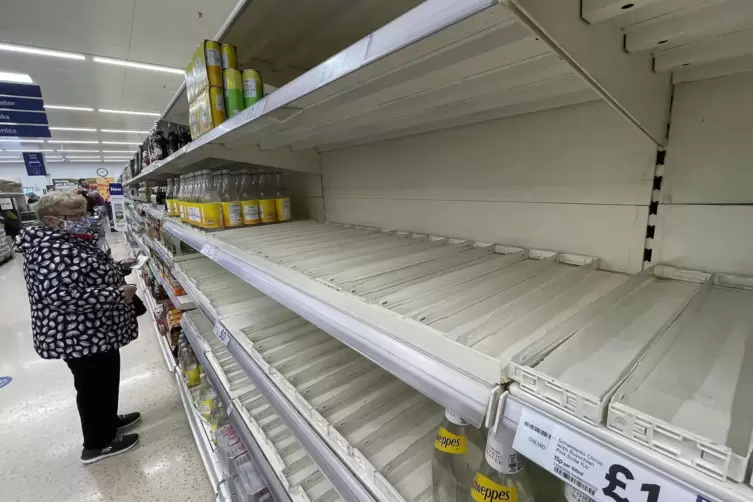 Gähnende Leere. Wie hier in einem Supermarkt in London sind alkoholische Getränke fast ausverkauft. 