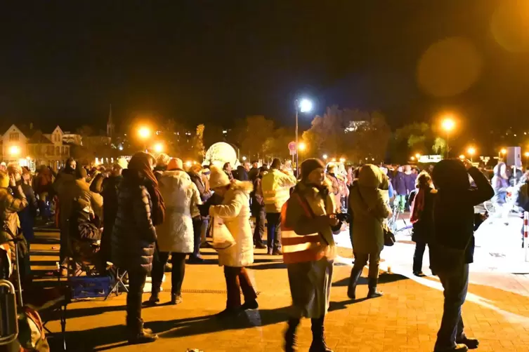 Am Montag, 22. November, wurde auf dem Wurstmarktplatz eine Demo gegen die Corona-Maßnahmen aufgelöst.