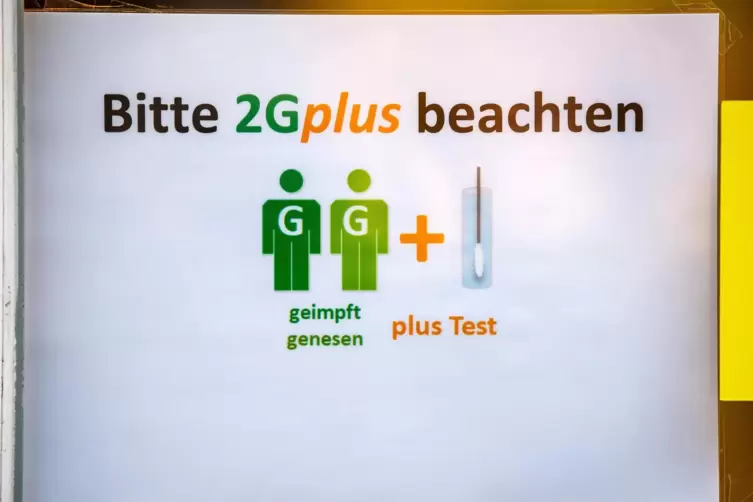 Ab Samstag gilt in Rheinland-Pfalz in öffentlichen Räumen die 2G-plus-Regel.