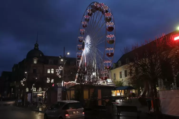 Das Riesenrad kann wohl noch stehenbleiben. Sofern der Betreiber will.