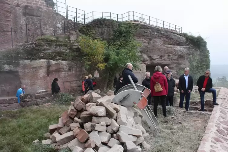 Nur ein Beispiel für die Unterstützung ist die Sanierung der Burg Drachenfels bei Busenberg. Dazu trägt die Theysohn-Stiftung nu