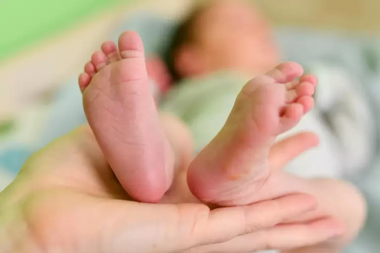 Einer jungen Mutter wurde mit Spendengeld geholfen, ein Kinderzimmer einzurichten. 