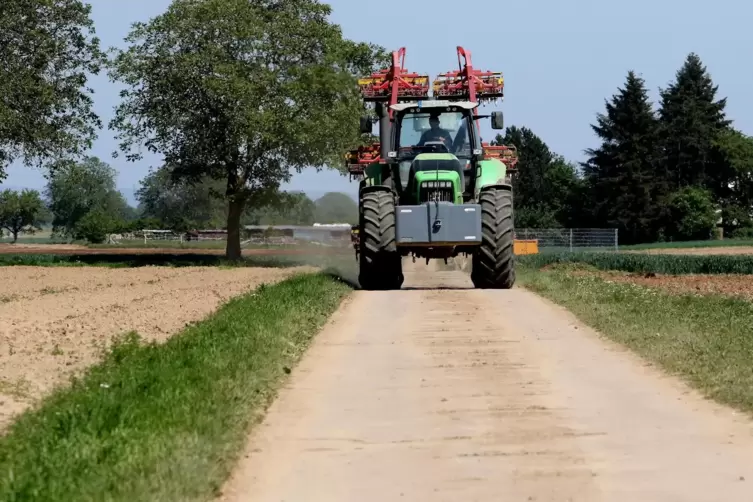 Die Feldwege sollen ausgebaut werden – und zu Radstraße umgewidmet werden. 