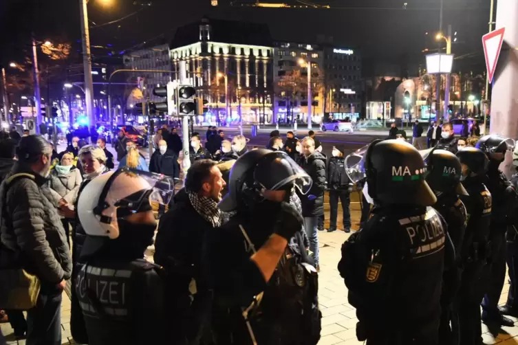 Die Demonstranten zogen vom Wasserturm über den Plankenkopf (Bild) Richtung Paradeplatz.