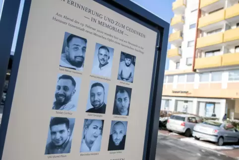 Gedenktafel für die Opfer des rassistischen Anschlags in Hanau vom 19. Februar 2020. 