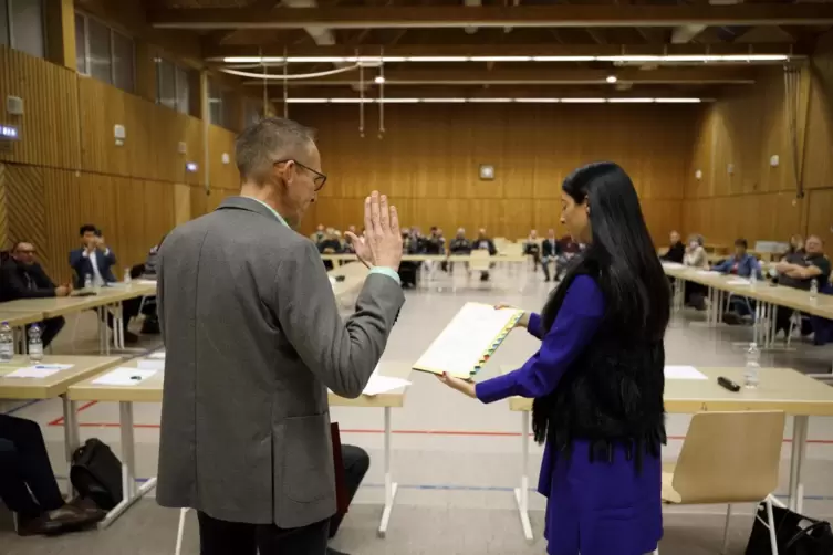 Amtseid vor dem Verbandsgemeinderat: Seit Freitag ist Ralf Schwarm Bürgermeister. 