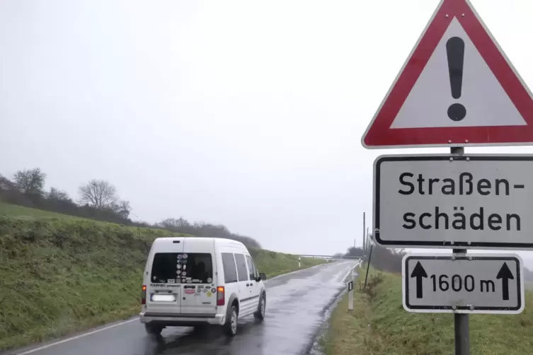 Die Sanierung der Kreisstraße zwischen Föckelberg und Neunkirchen lässt noch immer auf sich warten.