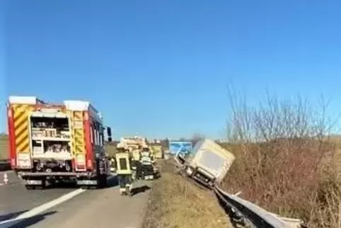 Die Unfallstelle auf der A 63. 