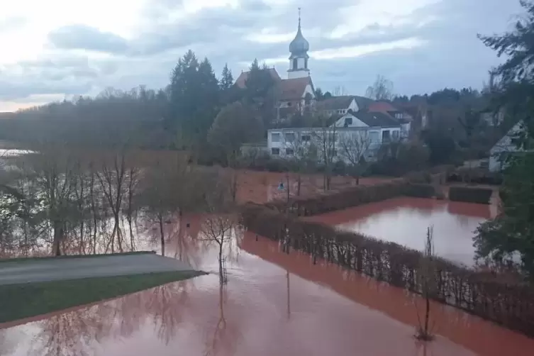 Hochwasser ist in Winnweiler durchaus ein Thema, wie dieses Bild von Anfang 2020 zeigt. 