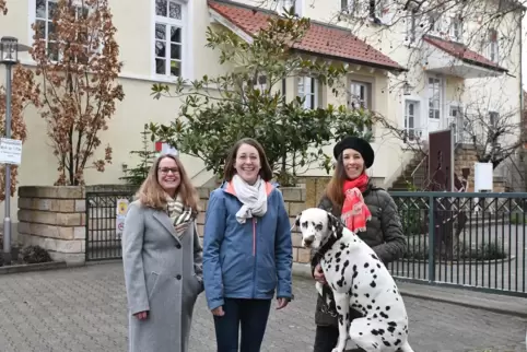 „Wir wollten etwas Großes erreichen“, sagt Katharina Wolf (Mitte) vom Förderverein des Ungsteiner Kindergartens, hier mit ihren 