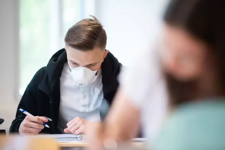 Das Abitur in Rheinland-Pfalz muss 2022 mit Maske geschrieben werden.