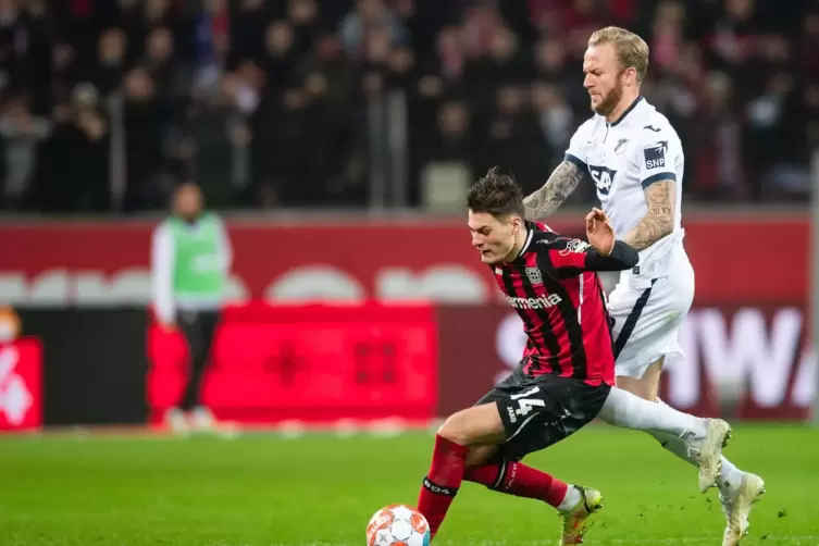 Seit 2016 bei der TSG: Kevin Vogt (rechts), hier gegen Patrik Schick.