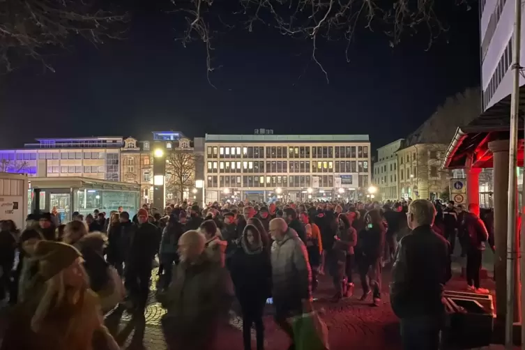 Auf teils verbotenen Aufmärschen demonstrierten zuletzt auch in vielen Pfälzer Städten, darunter Kaiserslautern, Tausende Mensch