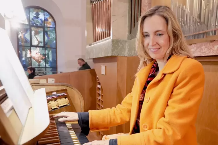 Die Jazz-Organistin Barbara Dennerlein – hier in der katholischen Kirche in Steinfeld 2017 – spielt am 3. Juli an der Mozartorge