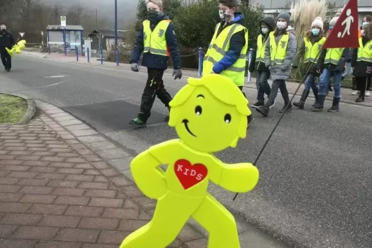 Der Street Buddy soll Autofahrer auf Schüler aufmerksam machen und damit die Wirkung der Warnwesten unterstützen. 