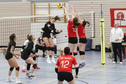 Zwei Stunden gespielt: TuS Heiligenstein (schwarz) und TSV Speyer.