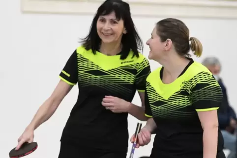 Routiniertes Doppel: Bettina Schmidt (links) und Monika Kiefer vom TTC Pirmasens.