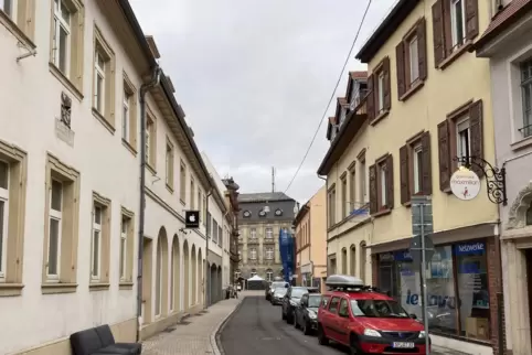 Blick aus der Karmeliterstraße auf den Postplatz: derzeit Einbahnstraße.