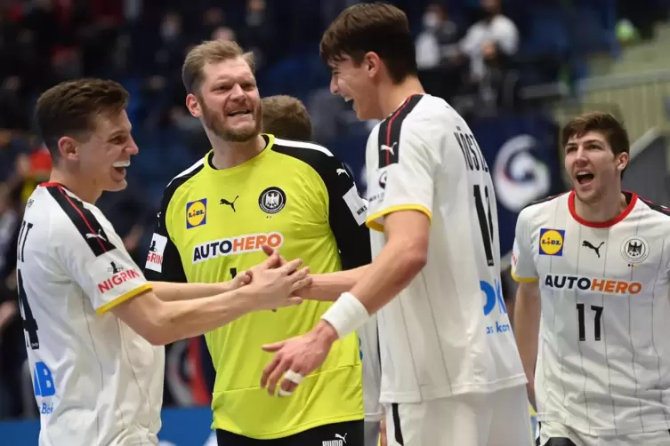 Comeback: Keeper Johannes Bitter. Links Christoph Steinert, rechts Julian Köster, hinten Lukas Zerbe.