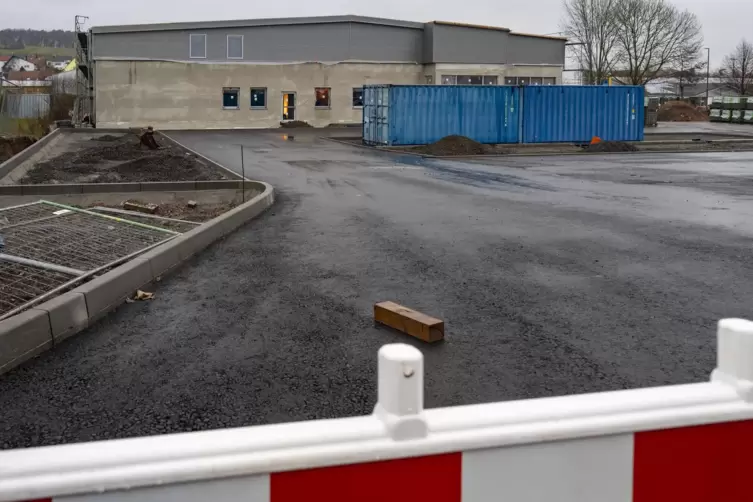 Der Rohbau des Edeka-Marktes in Schönenberg-Kübelberg steht. Im Frühjahr, spätestens im Sommer soll der Markt eröffnet werden. 