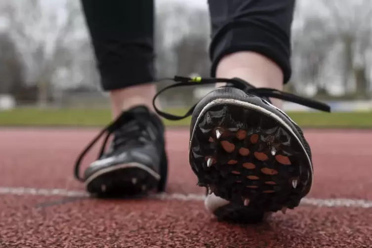 Zunächst sollte nur die Leichtathletik-Laufbahn im Ostparkstadion saniert werden. 