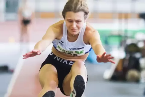 Helen Unger von der TSG Eisenberg belegte im Weitsprung der U20 den dritten Platz. 