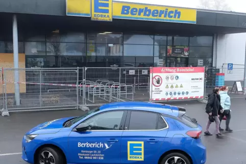 Tage nach dem Brand bleibt der Edeka-Markt Berberich in Lautzkirchen geschlossen. Das gesamte Sortiment wird ausgetauscht.