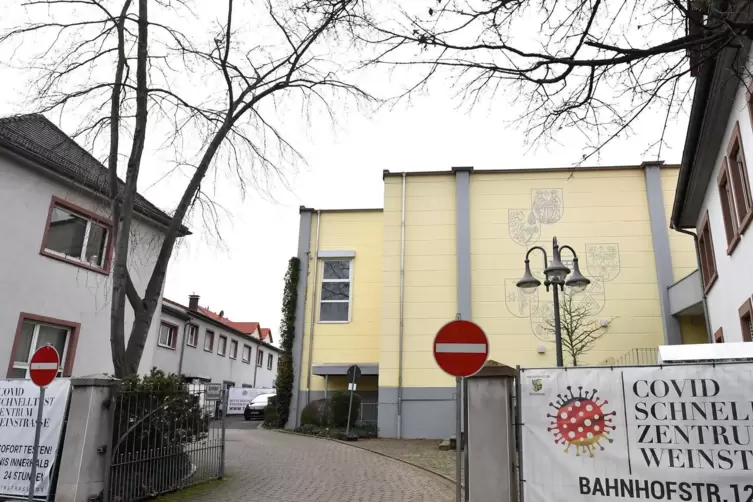 Die VG sucht einen Weg, ihre Turnhalle besser zu belüften. Für die Erweiterung des Rathauses steht zudem der Abriss einiger Gebä