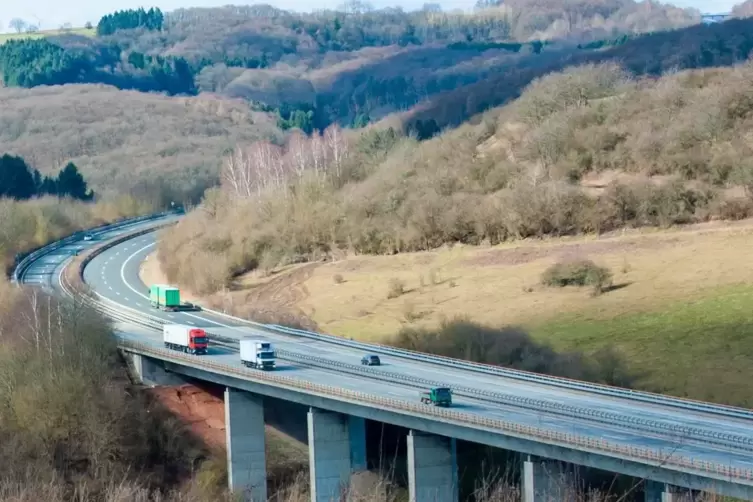 Parallel zur Autobahn will die Leipziger Energiegesellschaft eine Freiflächen-Photovoltaikanlage errichten. 