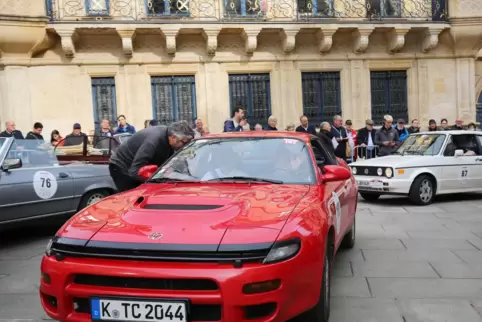 Eine 30 Jahre alte Toyota Celica GT der Sonderserie „Carlos Sainz“. 