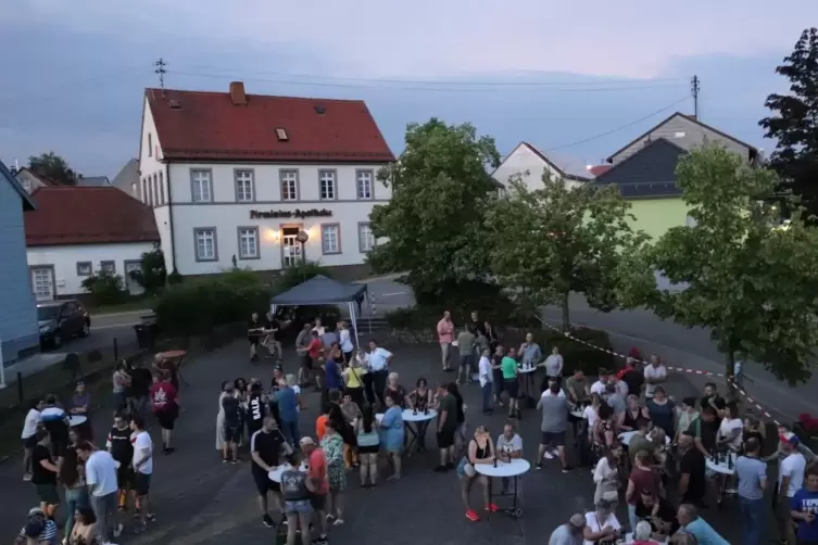 Der Dorfplatz soll Austragungsort für die Konzerte des Musiksommers sein. Im Mai wird zum ersten Mal die Bühne aufgebaut. 