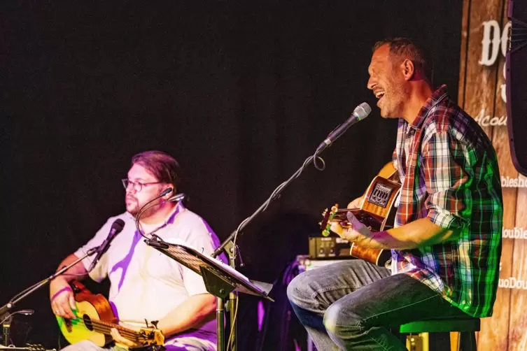 Für den 25. Juni ist ein Auftritt des Hornbacher Akustik-Duos Double Shot, bestehend aus Stefan Hoor (links) und Oliver Brill, g