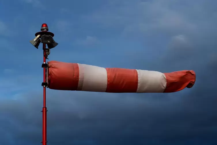 Kräftiger Wind bis hin zum Sturm ist vorhergesagt.