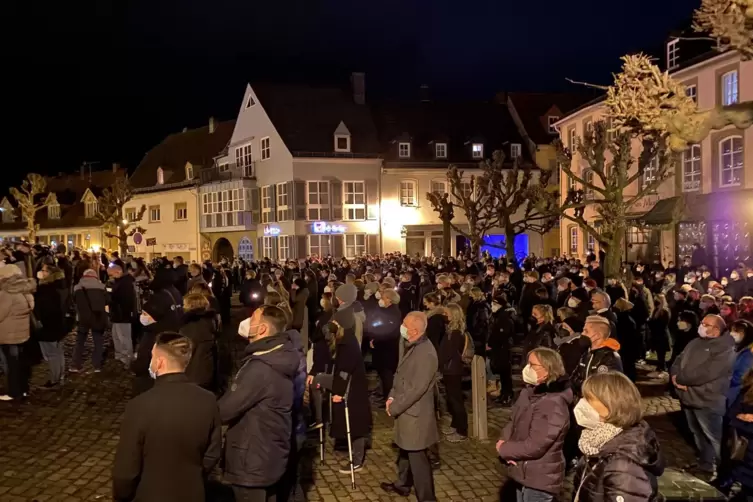 Der Marktplatz während der Gedenkfeier.