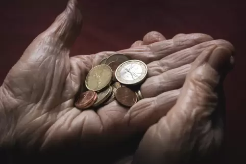 Immer mehr ältere Menschen sind auf finanzielle Unterstützung angewiesen. 