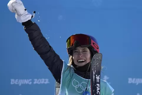 Geschafft: Eileen Gu bejubelt ihren Olympiasieg. 
