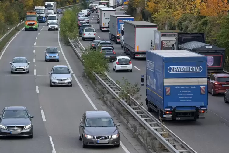 Im Baustellenbereich wird’s eng, weil in beide Fahrtrichtungen nur je ein Fahrstreifen zur Verfügung steht.