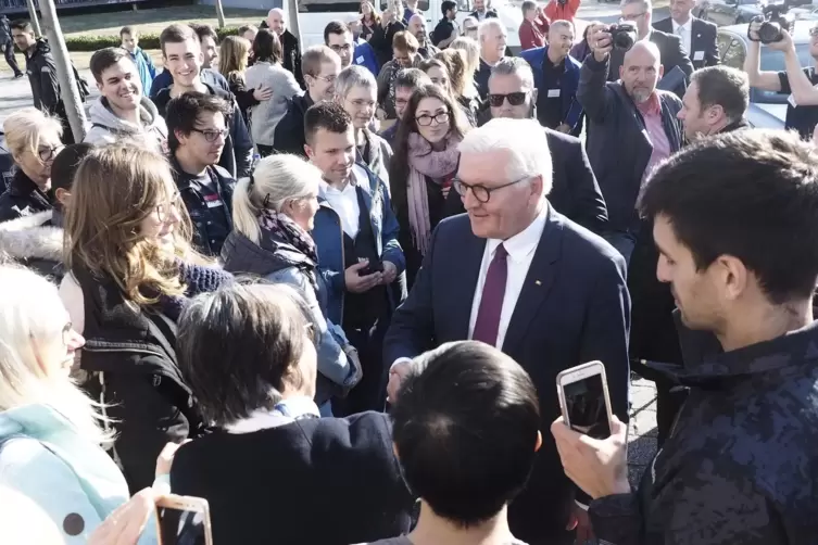 Zum Auftakt seines Südwestpfalz-Besuchs stattete Frank-Walter Steinmeier der Zweibrücker Hochschule einen Besuch ab. 