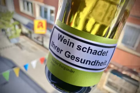 Sollen Warnhinweise auf Weinflaschen gedruckt werden? Darüber wird am Dienstag abgestimmt. 